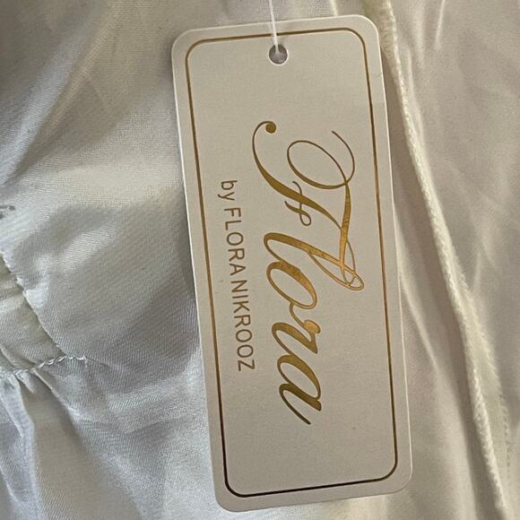 Vintage Flora Nikrooz White Satin Robe Size Small Flutter Sleeve Maxi Lingerie - Picture 3 of 8